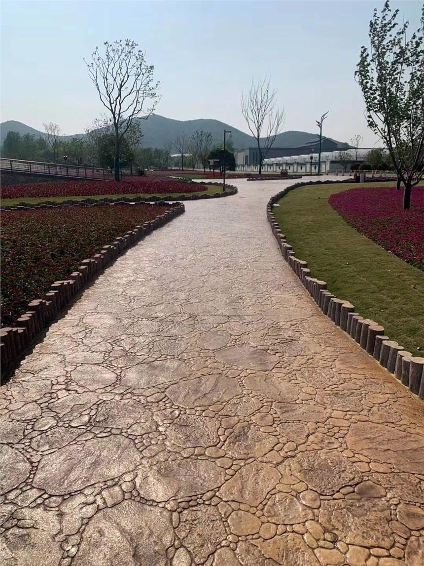 濟寧嘉祥人行道壓印地坪——謀成廠家