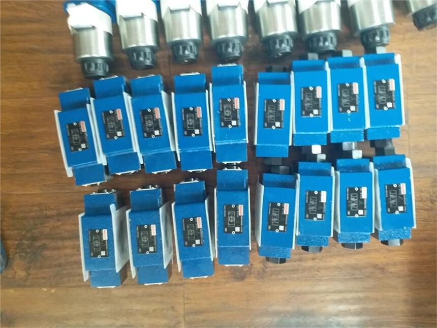 R900598583 4WE10R3X/CG24N9K4 ʿ(l)Rexroth