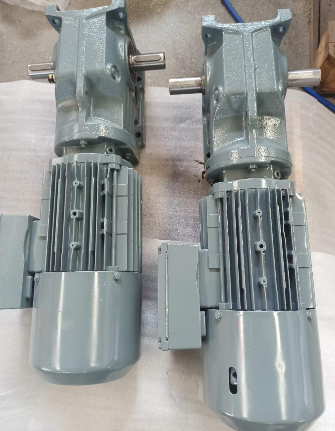 SF57-Y1.1KW-45.92M5A平行減速機KAD88