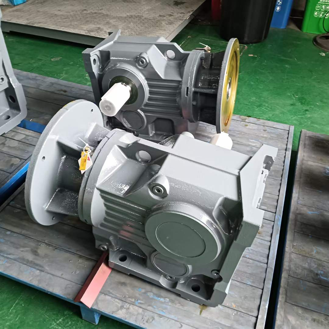RF57-Y1.5KW-30.18M4-200攪拌減速機PEC120-3